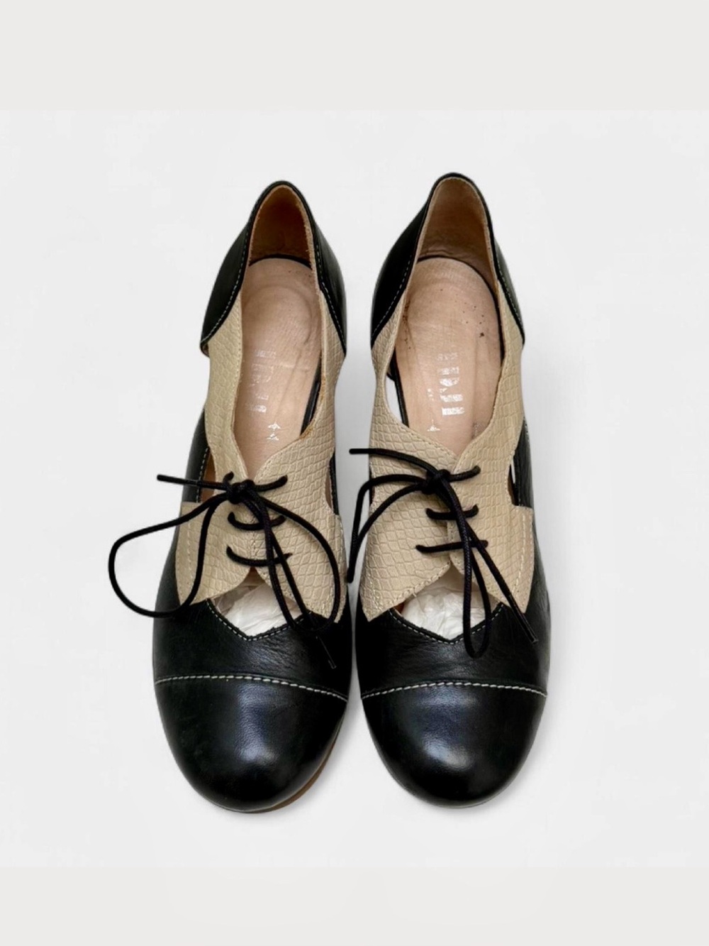 Fidji Vintage Two-Tone Lace-Up Women's Oxfords in Black and Cream Size